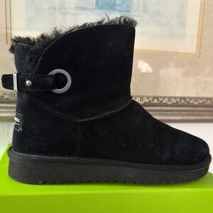 Koolaburra Black Suede Ankle Booties with Fur Lining Excellent Condition Size 6